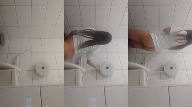 TW巅峰厕拍✅冒死闯入女神私密空间偷拍文青女孩，气质人妻，学生小妹入厕 (6)