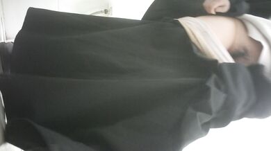 黑裙姐姐很疑惑